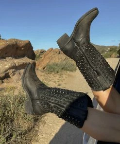 SteveMadden HAYWARD-S BLACK DISTRESSED WOMEN’S SHOES