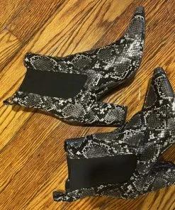 Recurate SUBTLE GREY SNAKE - SM REBOOTED RESALE