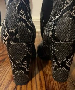 Recurate SUBTLE GREY SNAKE - SM REBOOTED RESALE