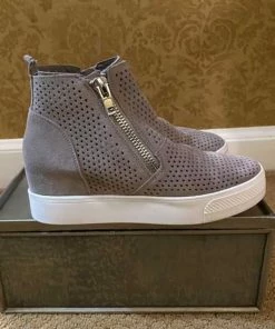 Recurate RESALE WEDGIE-P TAUPE SUEDE - SM REBOOTED