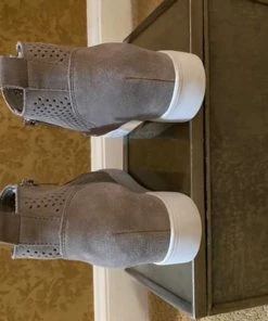 Recurate RESALE WEDGIE-P TAUPE SUEDE - SM REBOOTED