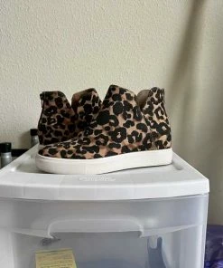 Recurate CLAUD IN LEOPARD - SM REBOOTED