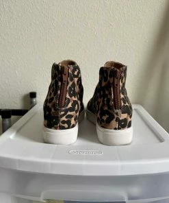 Recurate CLAUD IN LEOPARD - SM REBOOTED