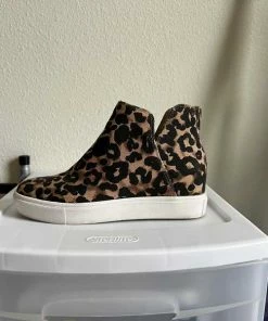 Recurate CLAUD IN LEOPARD - SM REBOOTED